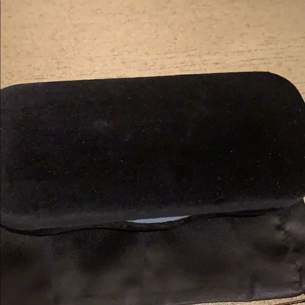Gucci sunglass valves case & satin dust bag dust c